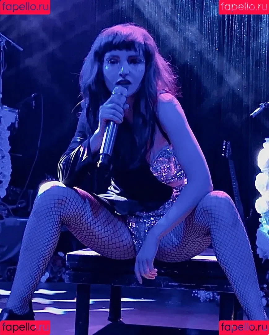 Lauren Mayberry Onlyfans Photo Gallery 