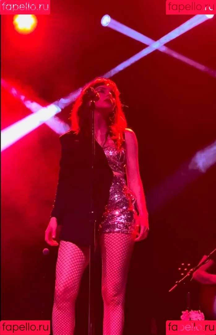 Lauren Mayberry Onlyfans Photo Gallery 