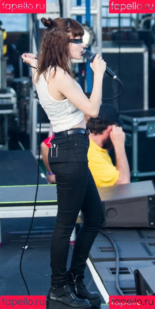 Lauren Mayberry Onlyfans Photo Gallery 