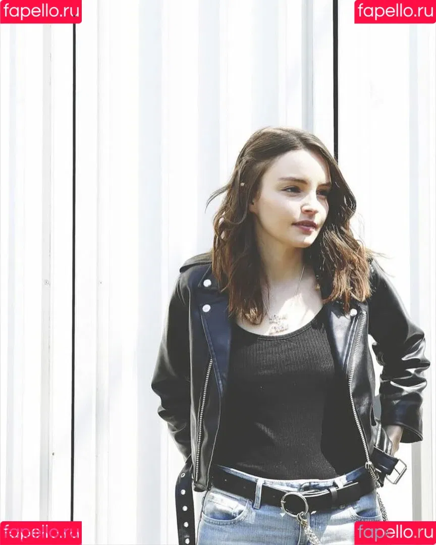 Lauren Mayberry Onlyfans Photo Gallery 