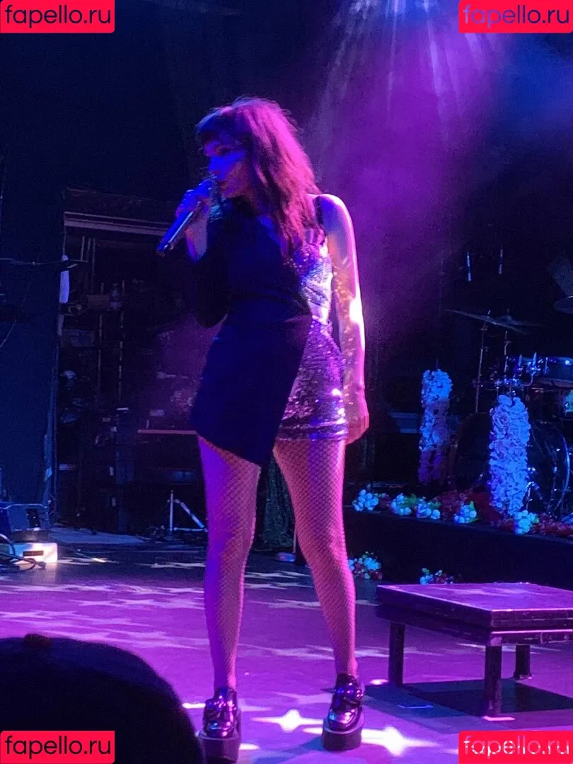 Lauren Mayberry Onlyfans Photo Gallery 