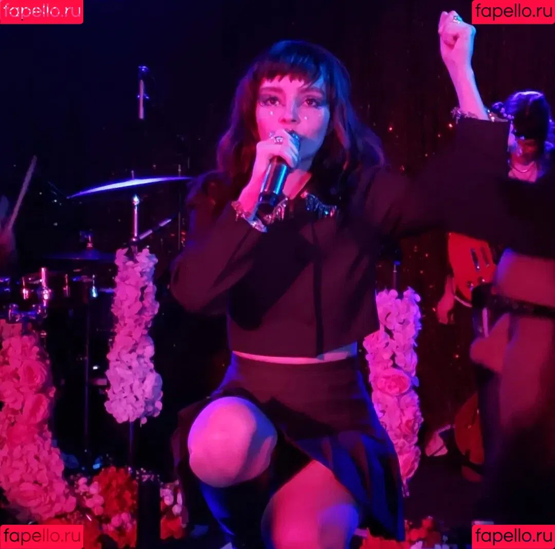 Lauren Mayberry Onlyfans Photo Gallery 