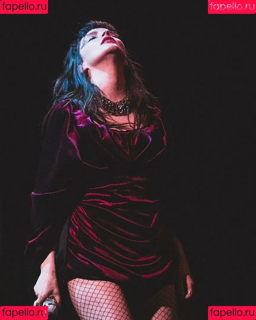 Lauren Mayberry Onlyfans Photo Gallery 