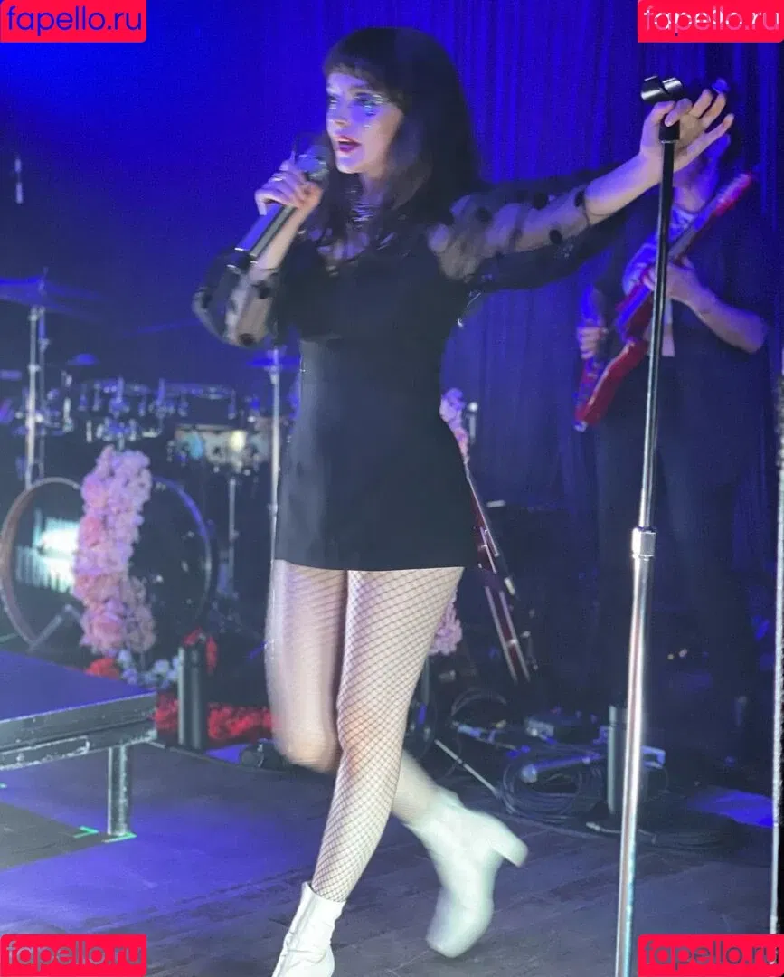 Lauren Mayberry Onlyfans Photo Gallery 