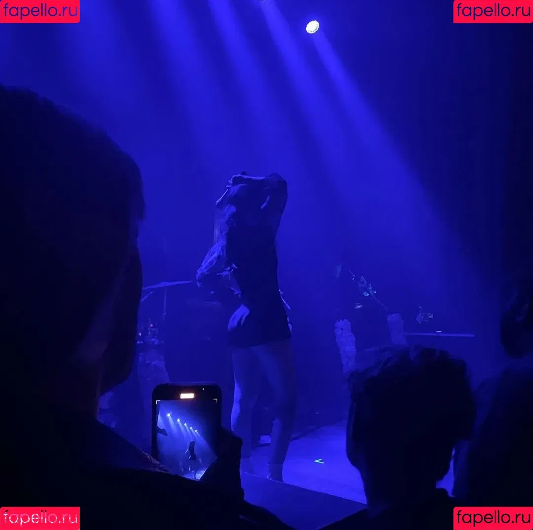 Lauren Mayberry Onlyfans Photo Gallery 