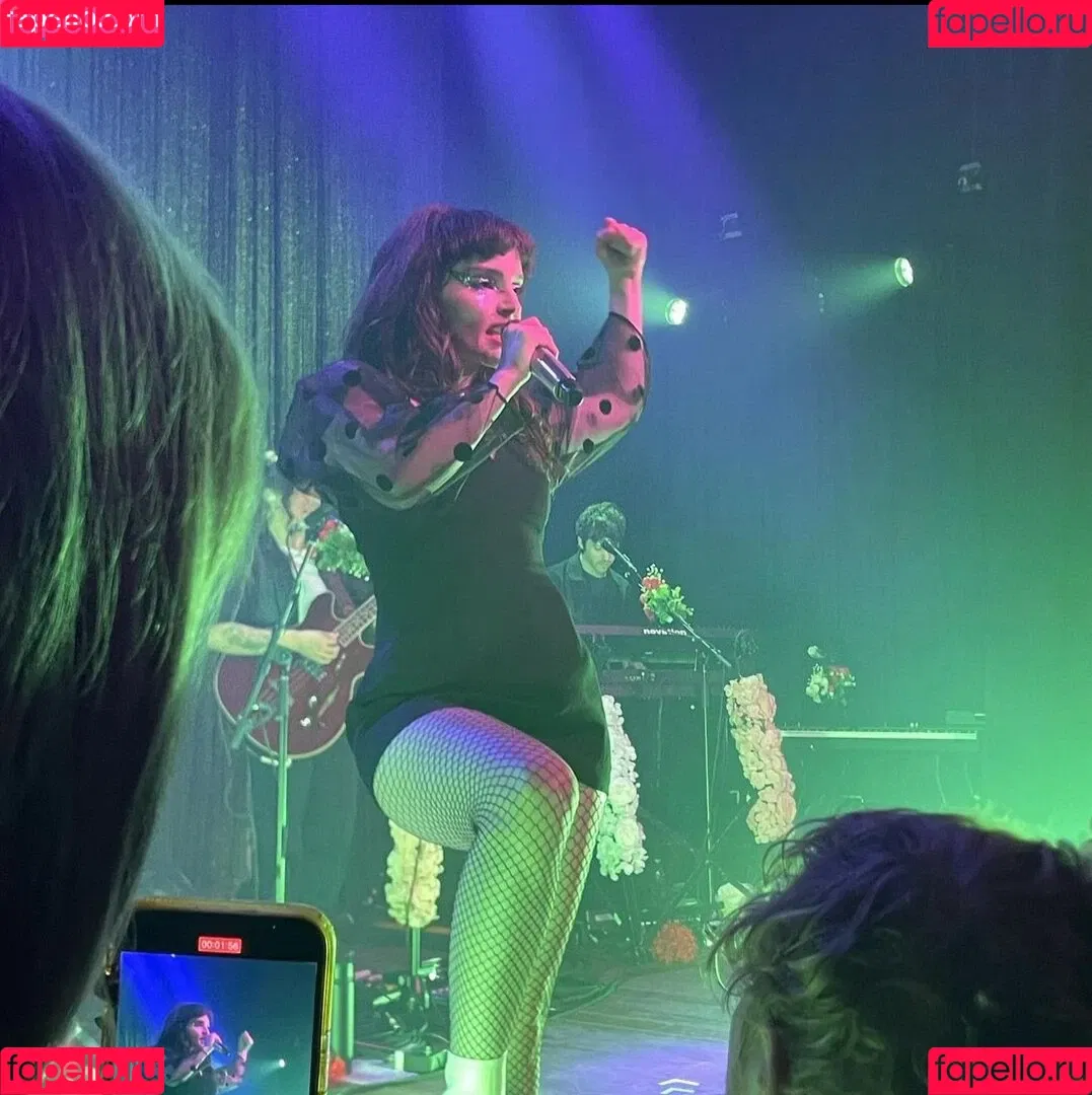 Lauren Mayberry Onlyfans Photo Gallery 