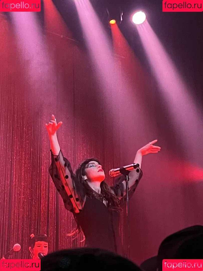 Lauren Mayberry Onlyfans Photo Gallery 