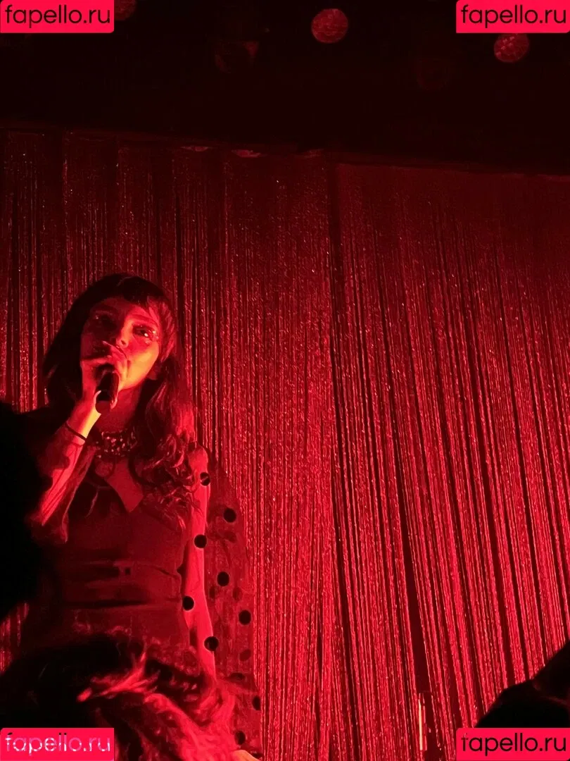 Lauren Mayberry Onlyfans Photo Gallery 