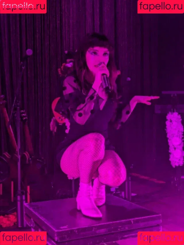 Lauren Mayberry Onlyfans Photo Gallery 