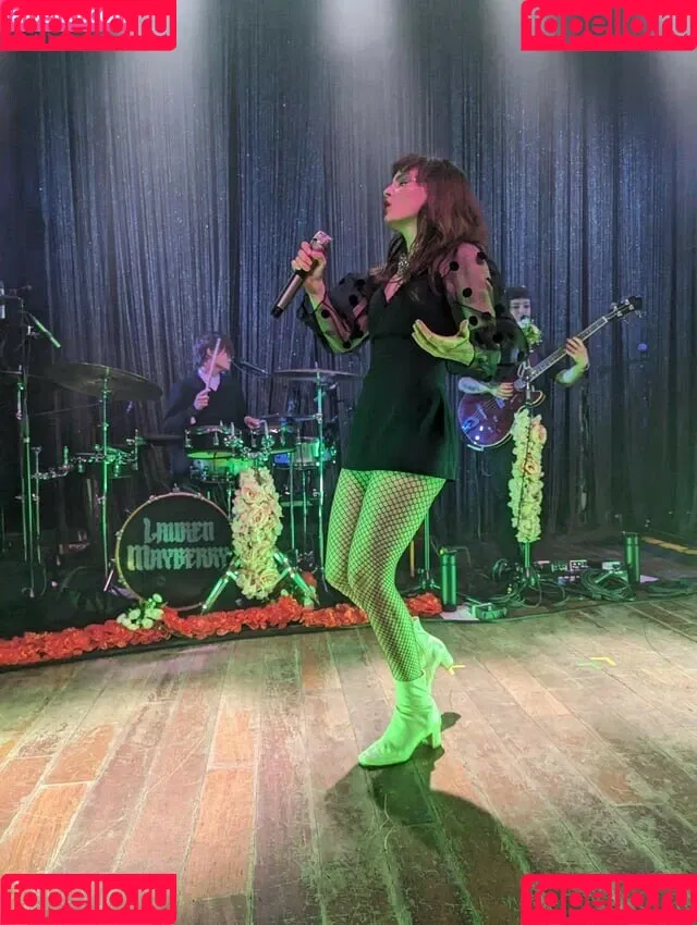 Lauren Mayberry Onlyfans Photo Gallery 