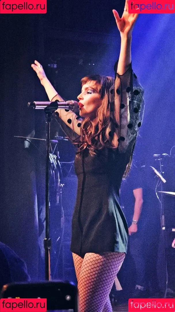 Lauren Mayberry Onlyfans Photo Gallery 