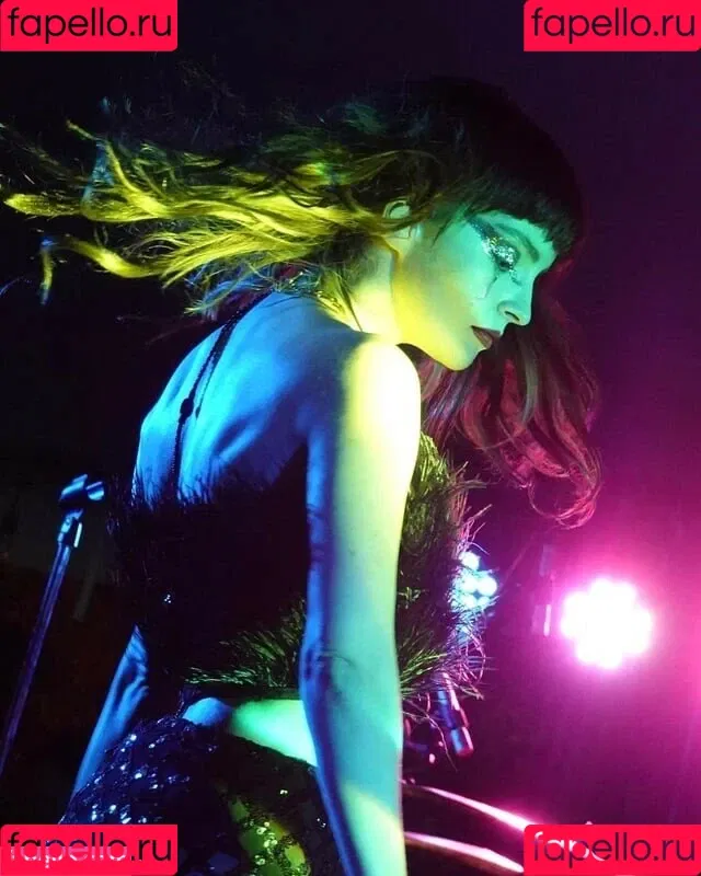Lauren Mayberry Onlyfans Photo Gallery 