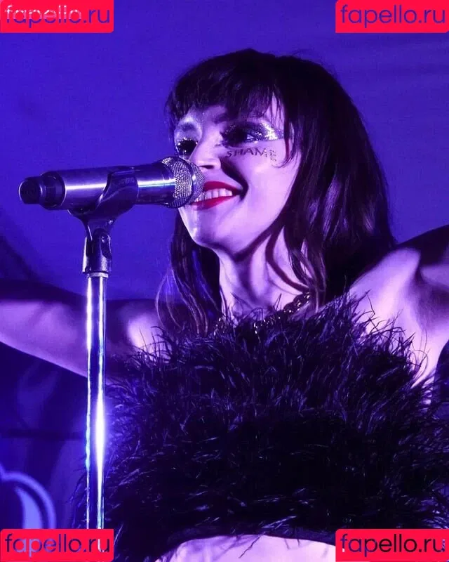 Lauren Mayberry Onlyfans Photo Gallery 