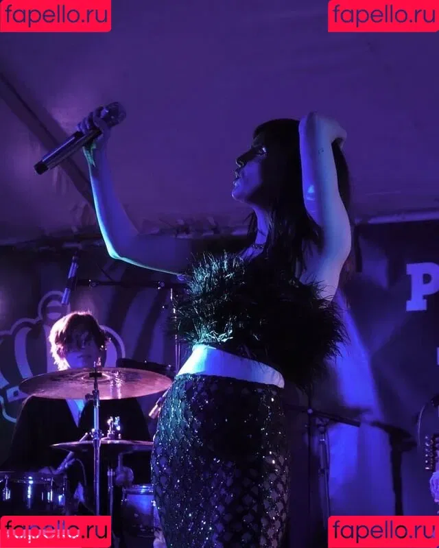 Lauren Mayberry Onlyfans Photo Gallery 