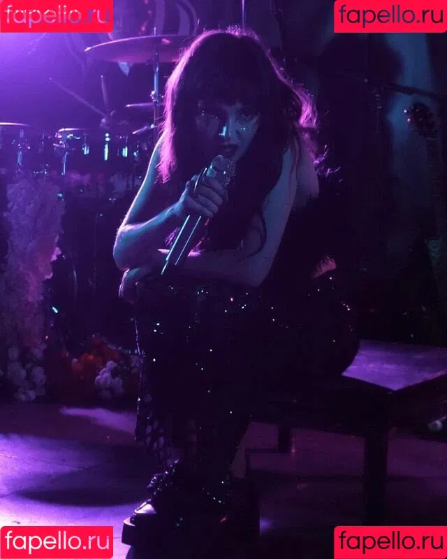 Lauren Mayberry Onlyfans Photo Gallery 