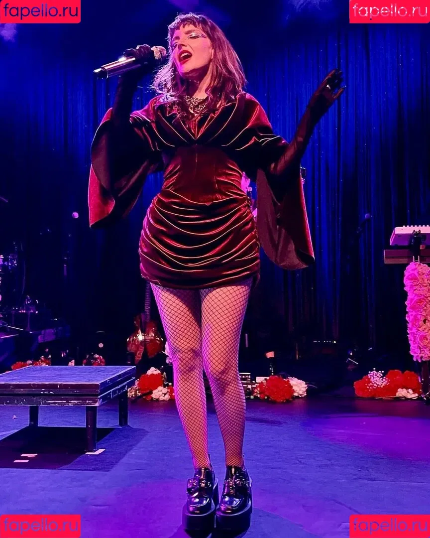 Lauren Mayberry Onlyfans Photo Gallery 