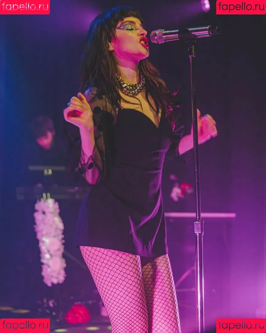 Lauren Mayberry Onlyfans Photo Gallery 