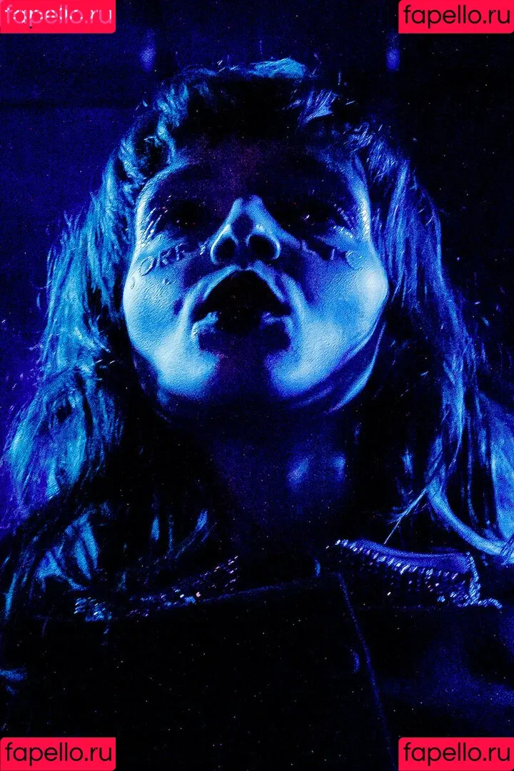 Lauren Mayberry Onlyfans Photo Gallery 