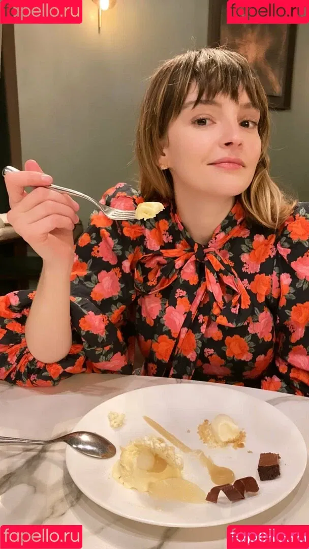 Lauren Mayberry Onlyfans Photo Gallery 