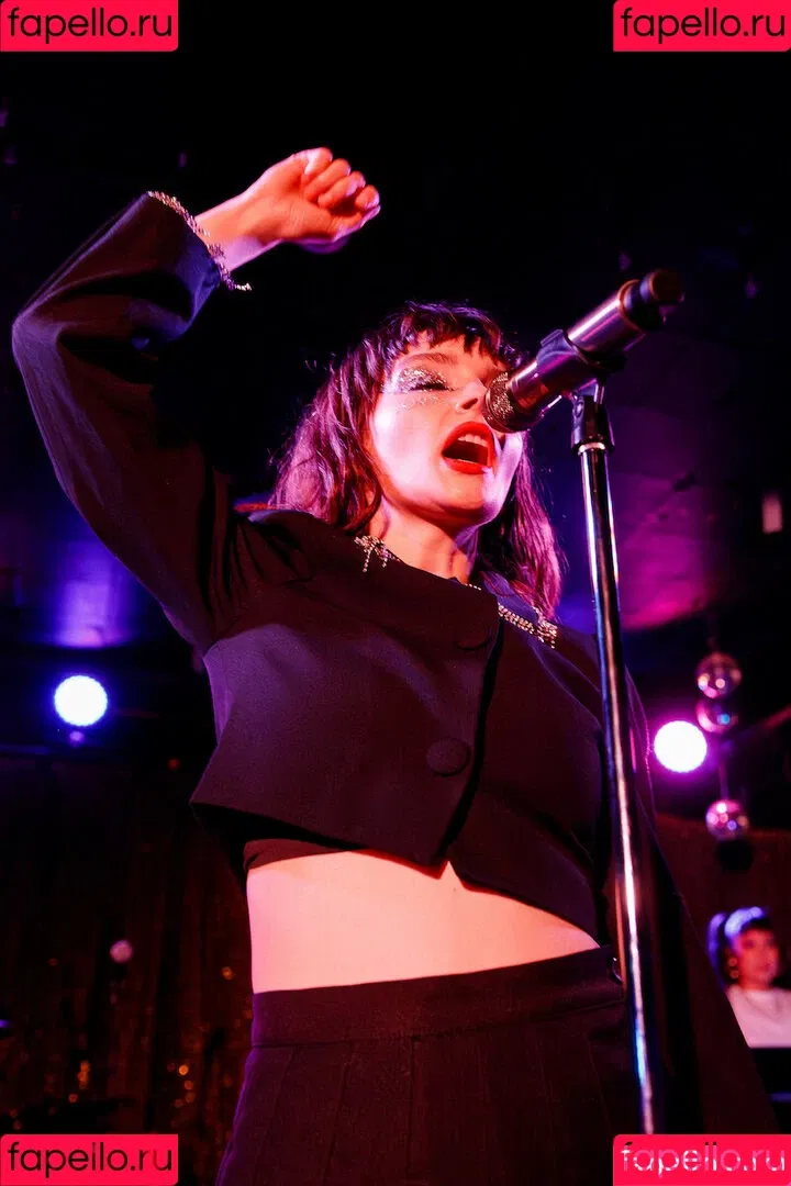 Lauren Mayberry Onlyfans Photo Gallery 