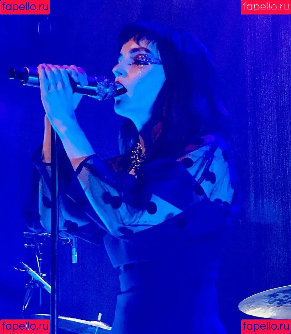 Lauren Mayberry Onlyfans Photo Gallery 