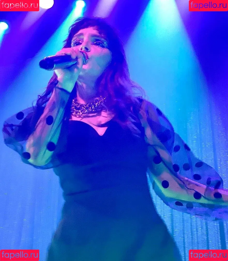 Lauren Mayberry Onlyfans Photo Gallery 