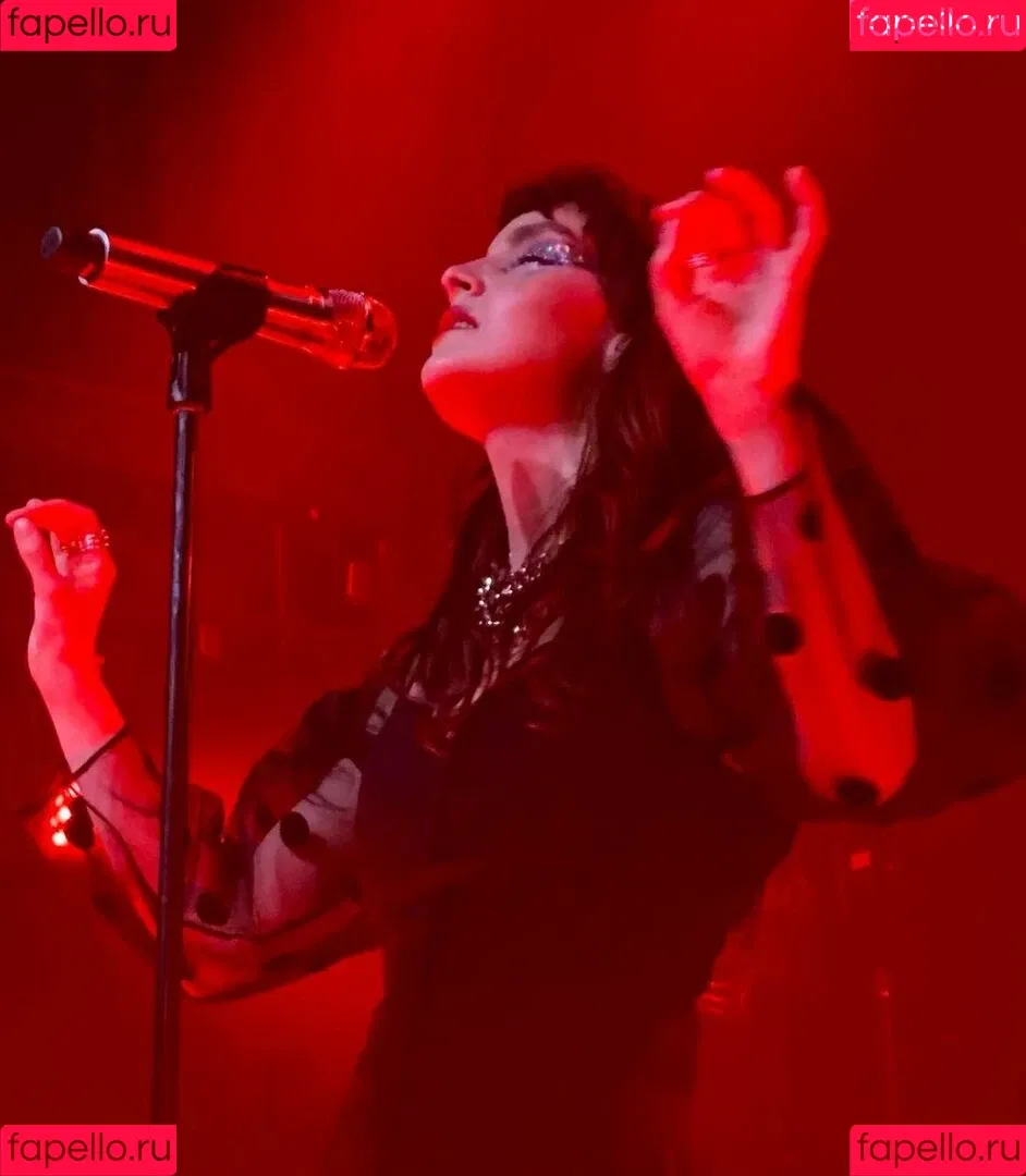 Lauren Mayberry Onlyfans Photo Gallery 