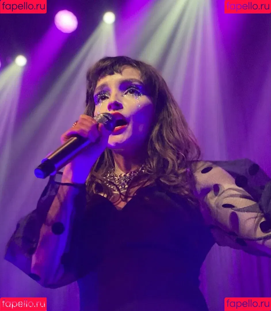 Lauren Mayberry Onlyfans Photo Gallery 
