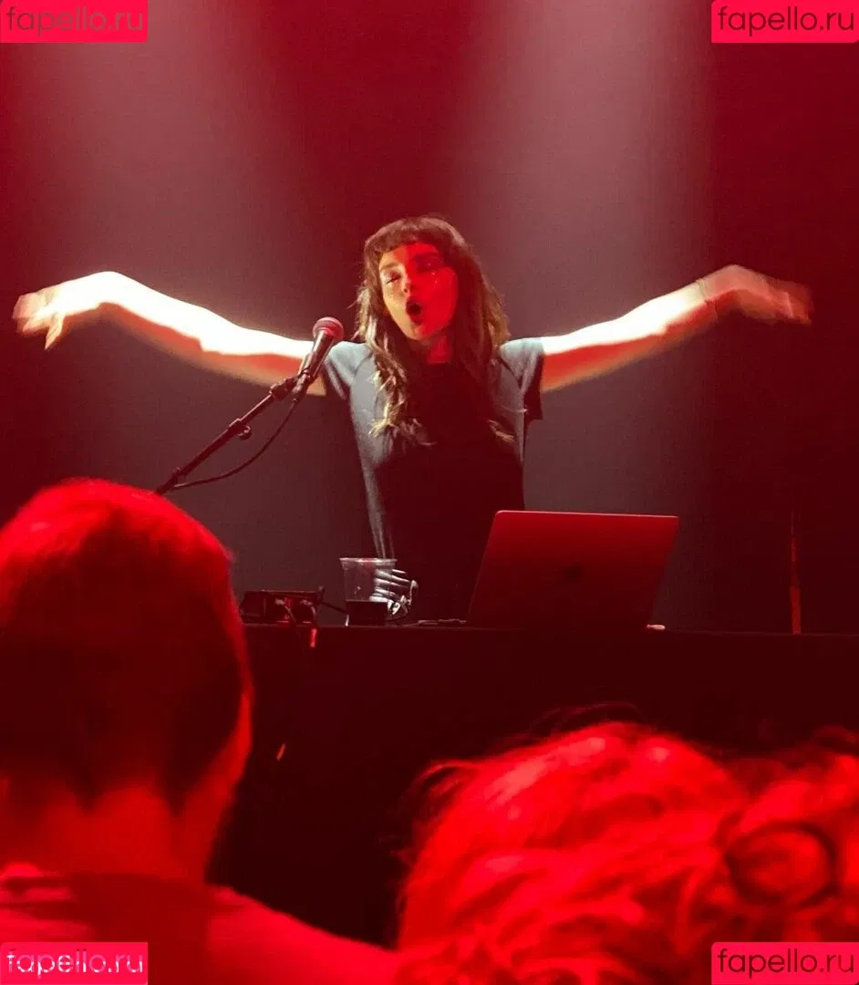 Lauren Mayberry Onlyfans Photo Gallery 