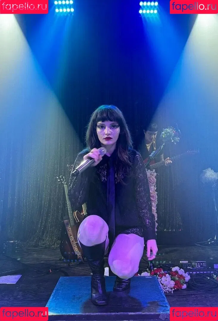 Lauren Mayberry Onlyfans Photo Gallery 