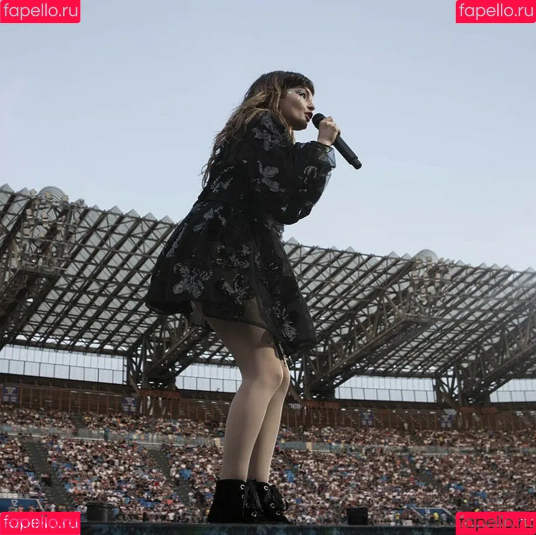 Lauren Mayberry Onlyfans Photo Gallery 