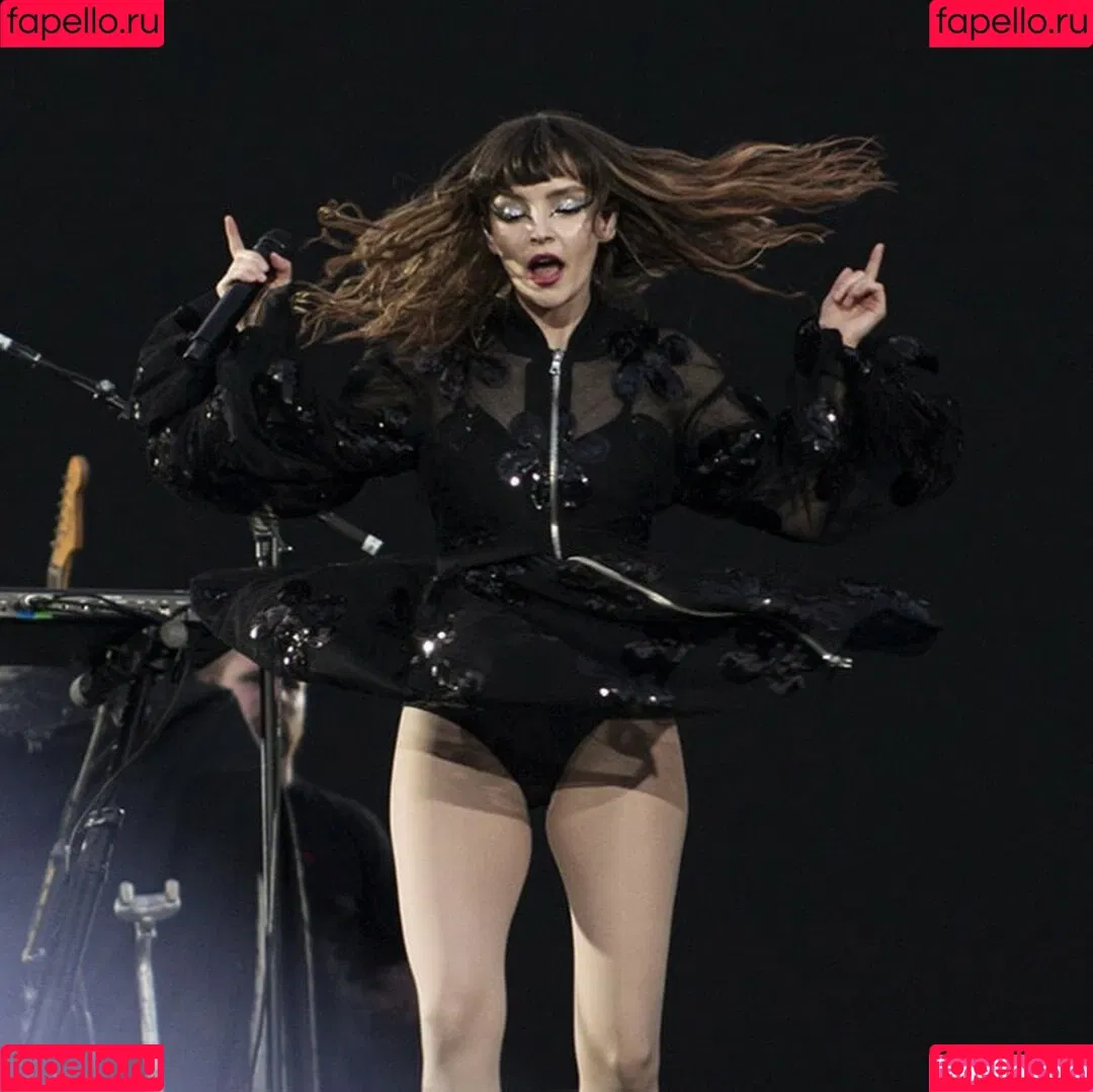 Lauren Mayberry Onlyfans Photo Gallery 