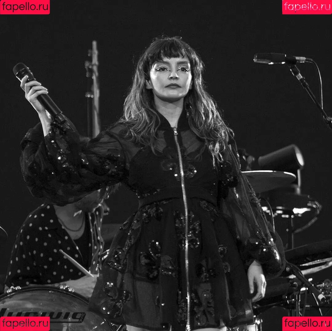 Lauren Mayberry Onlyfans Photo Gallery 