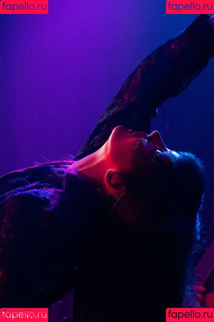 Lauren Mayberry Onlyfans Photo Gallery 