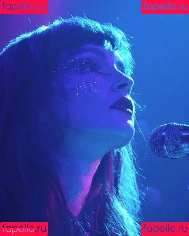 Lauren Mayberry Onlyfans Photo Gallery 