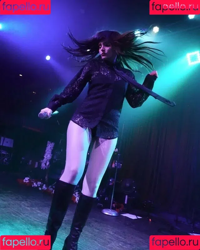 Lauren Mayberry Onlyfans Photo Gallery 