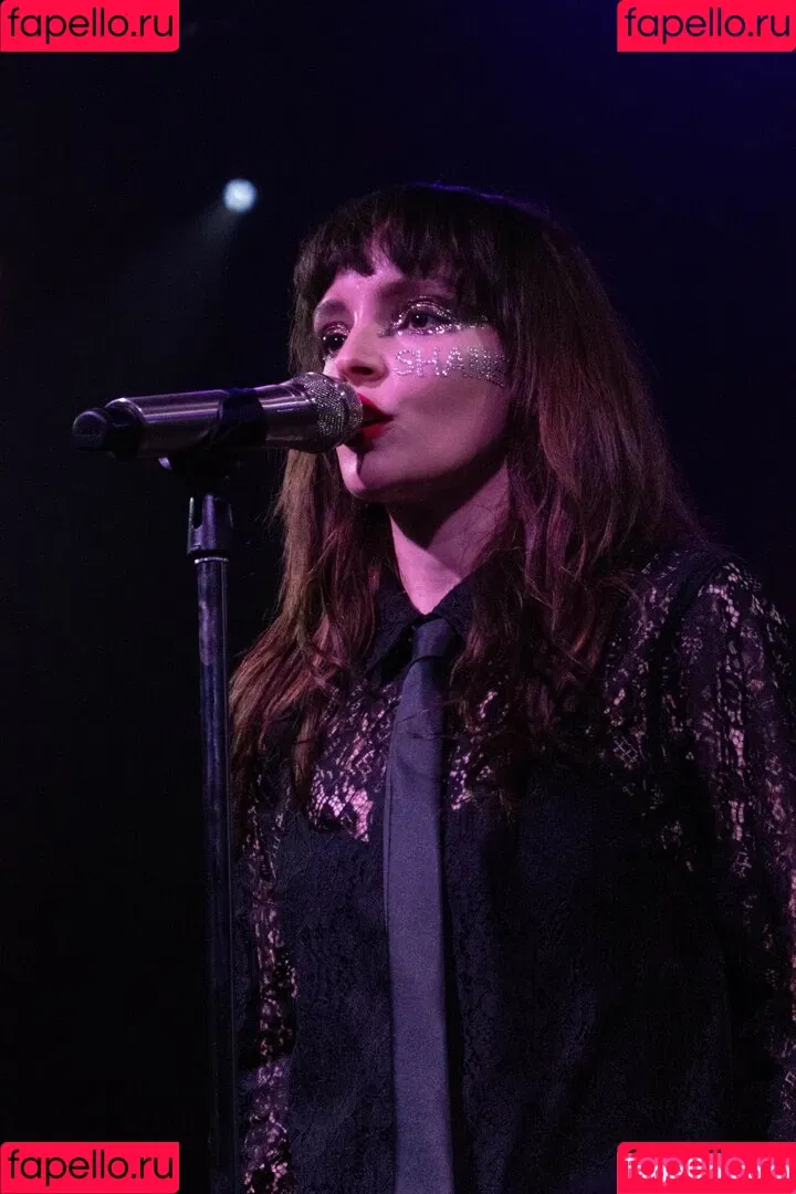 Lauren Mayberry Onlyfans Photo Gallery 