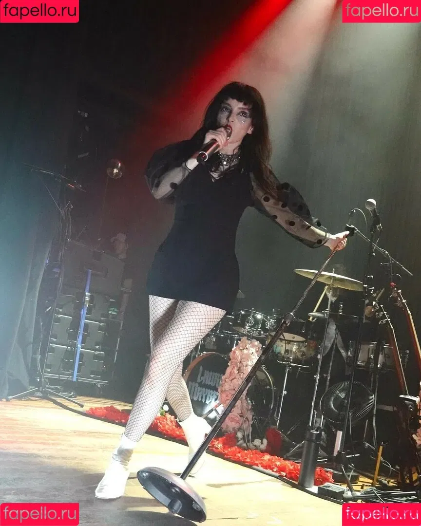 Lauren Mayberry Onlyfans Photo Gallery 