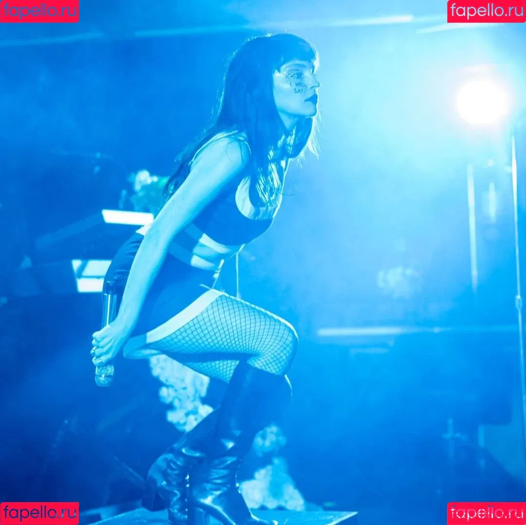 Lauren Mayberry Onlyfans Photo Gallery 