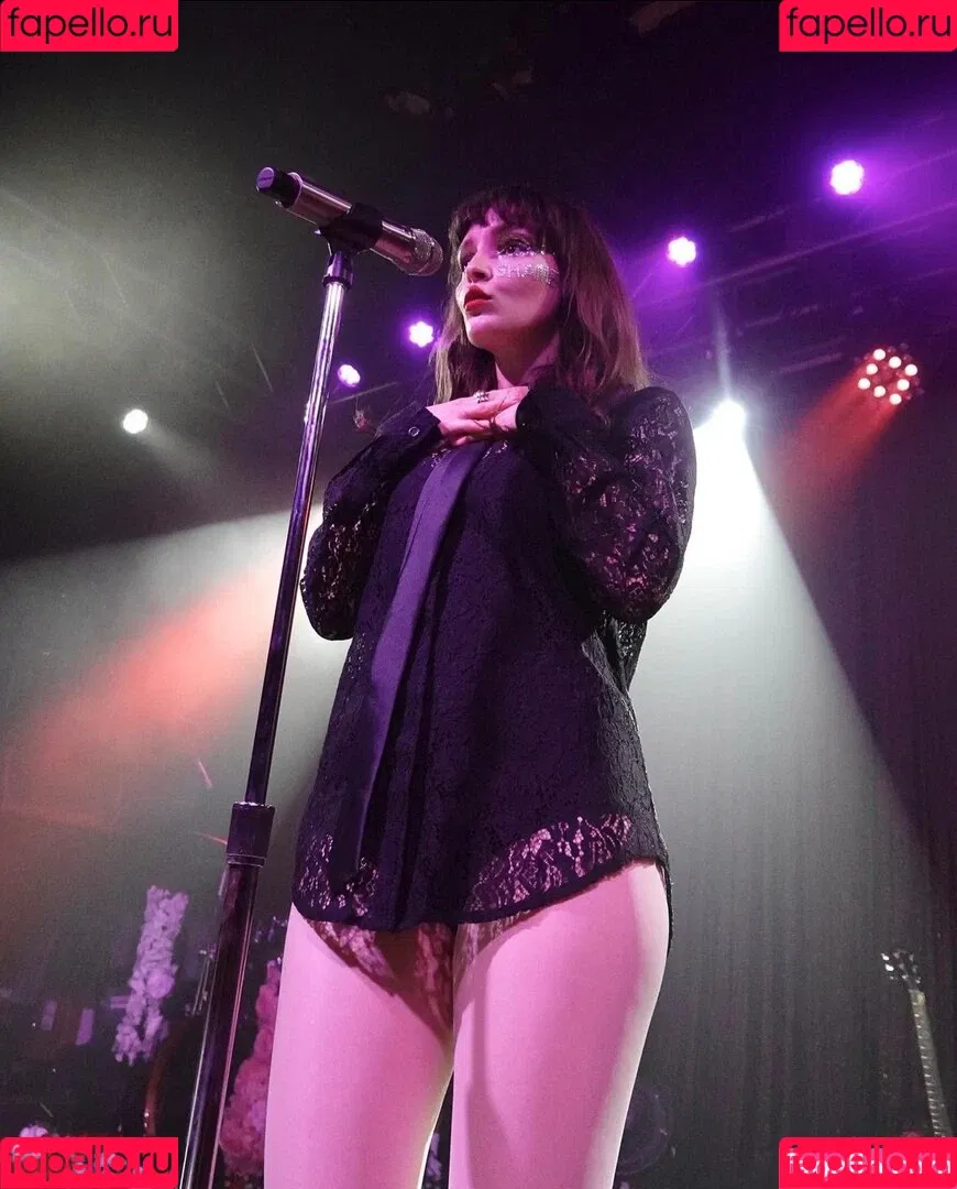 Lauren Mayberry Onlyfans Photo Gallery 