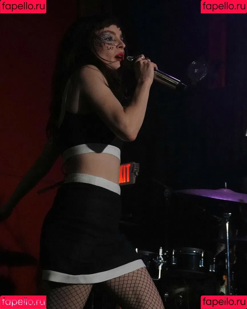 Lauren Mayberry Onlyfans Photo Gallery 
