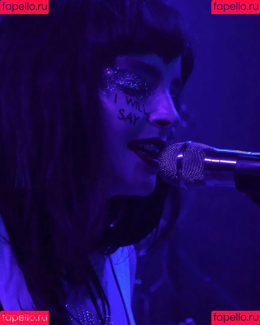 Lauren Mayberry Onlyfans Photo Gallery 