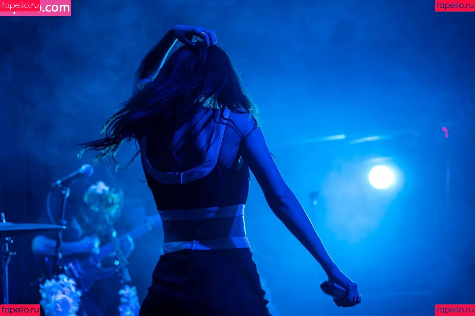 Lauren Mayberry Onlyfans Photo Gallery 