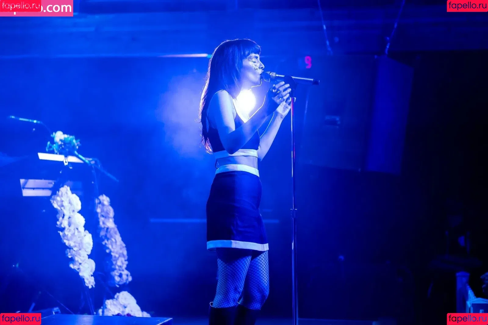 Lauren Mayberry Onlyfans Photo Gallery 