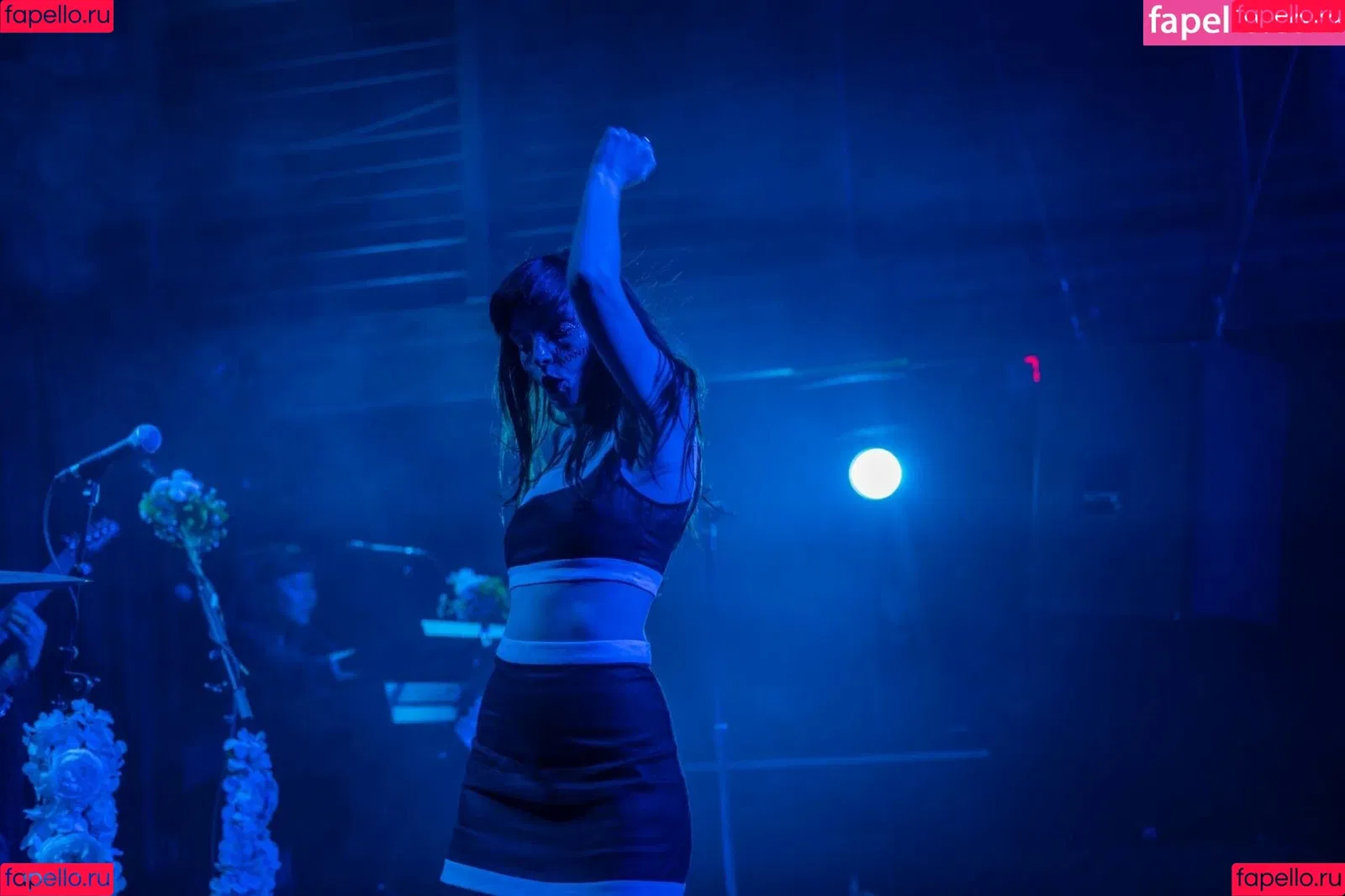 Lauren Mayberry Onlyfans Photo Gallery 
