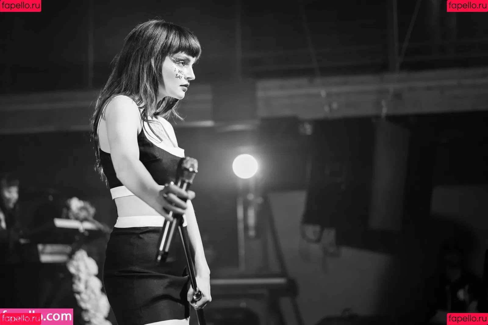 Lauren Mayberry Onlyfans Photo Gallery 