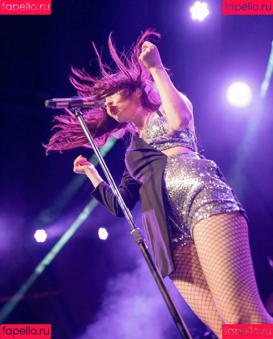 Lauren Mayberry Onlyfans Photo Gallery 