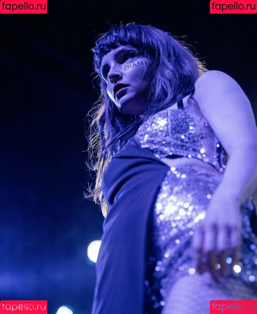 Lauren Mayberry Onlyfans Photo Gallery 