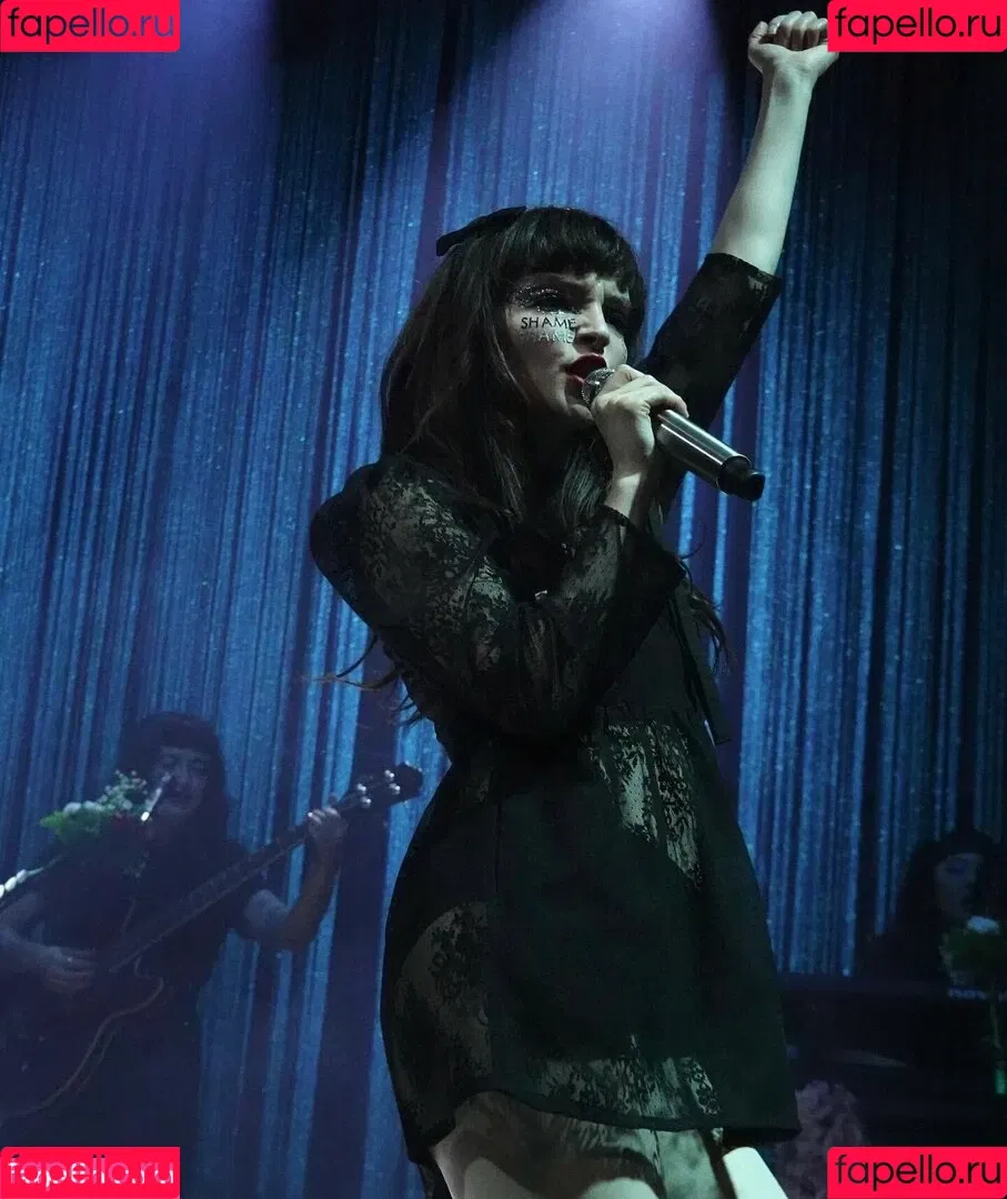Lauren Mayberry Onlyfans Photo Gallery 