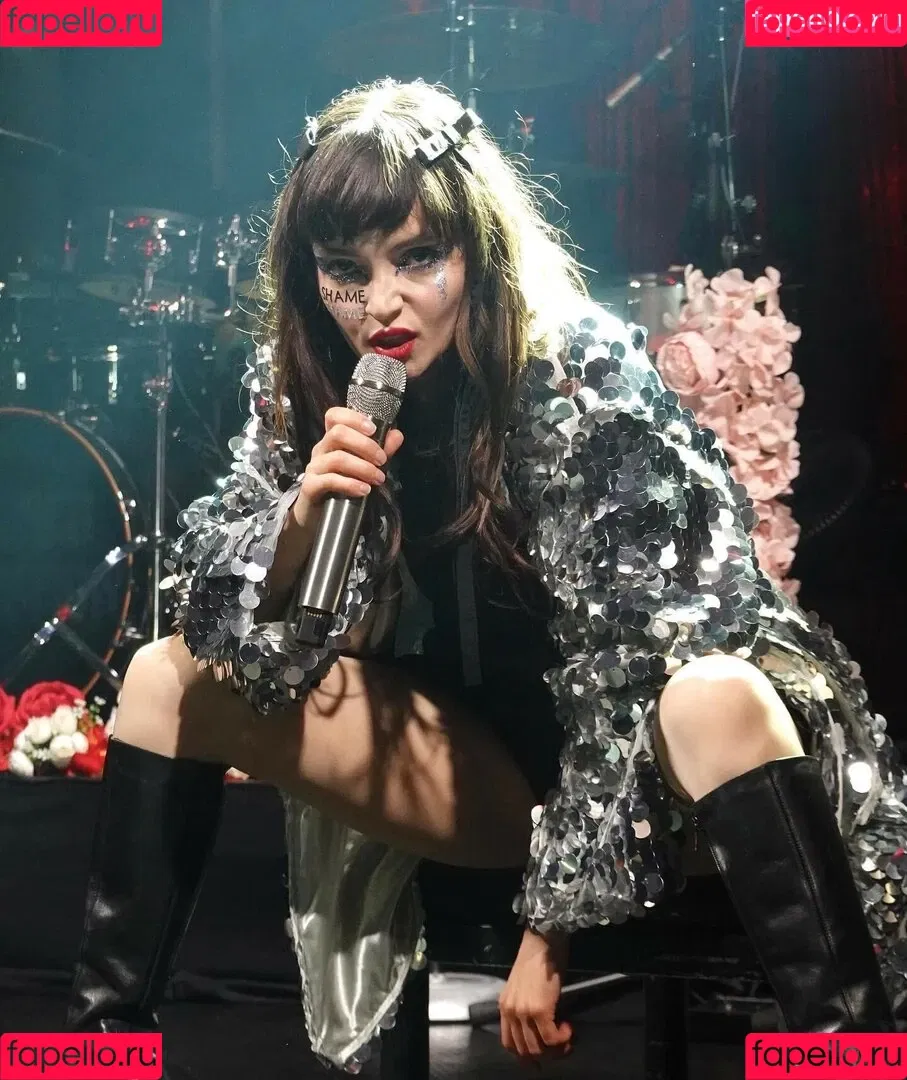 Lauren Mayberry Onlyfans Photo Gallery 